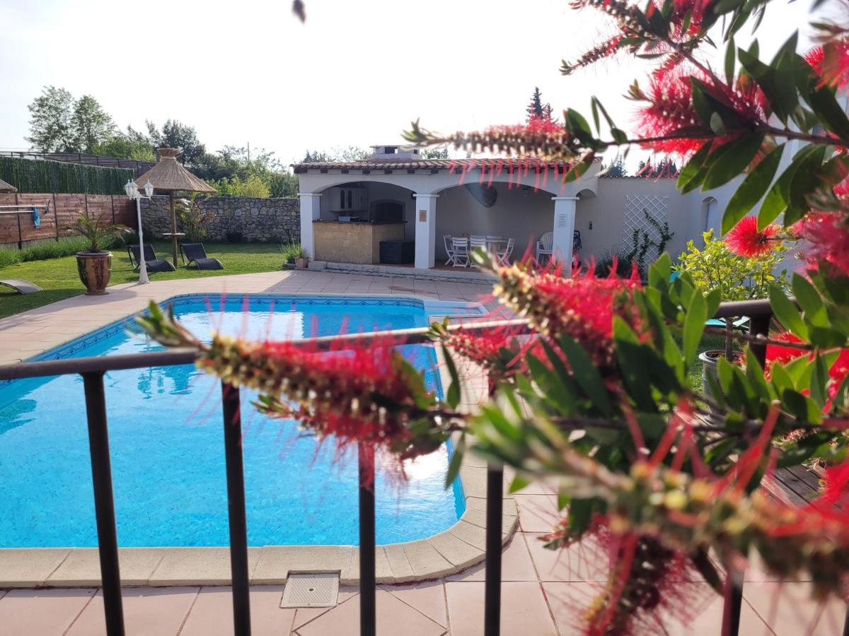 Aramon Les Chambres D'Hotes D'Eloise, Piscine Privee المظهر الخارجي الصورة