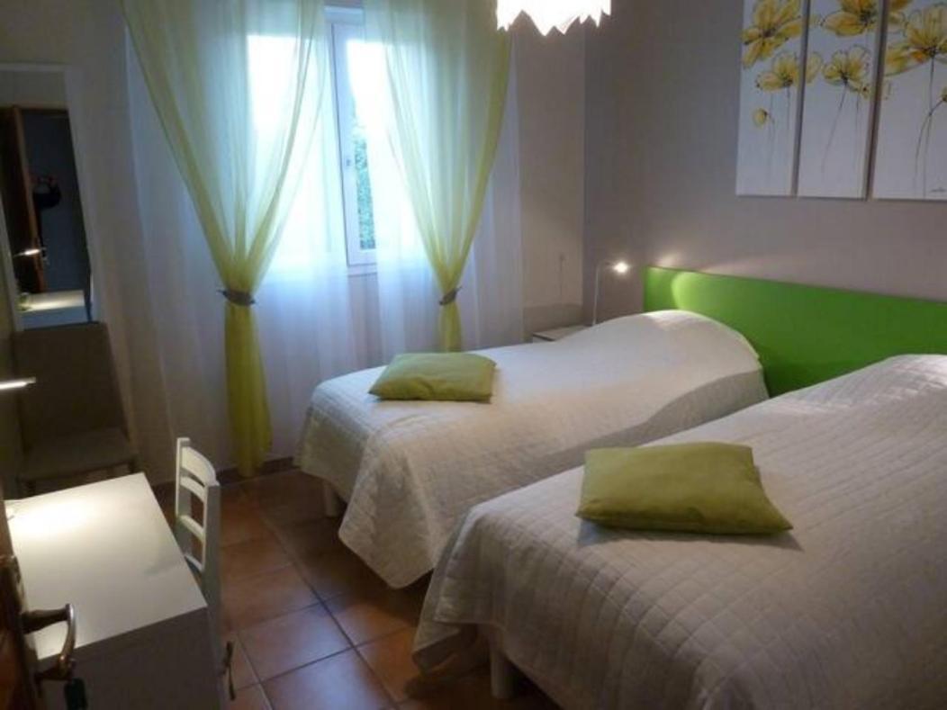 Aramon Les Chambres D'Hotes D'Eloise, Piscine Privee المظهر الخارجي الصورة