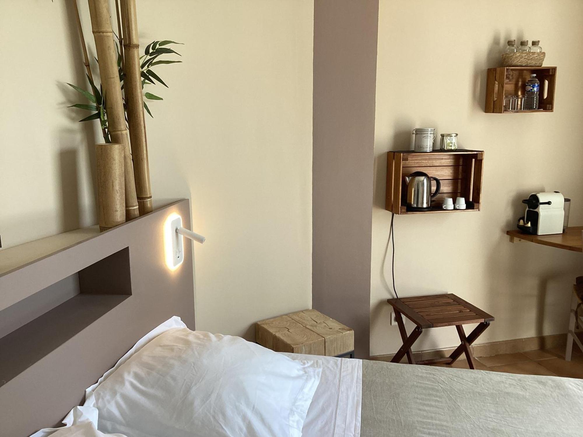 Aramon Les Chambres D'Hotes D'Eloise, Piscine Privee المظهر الخارجي الصورة