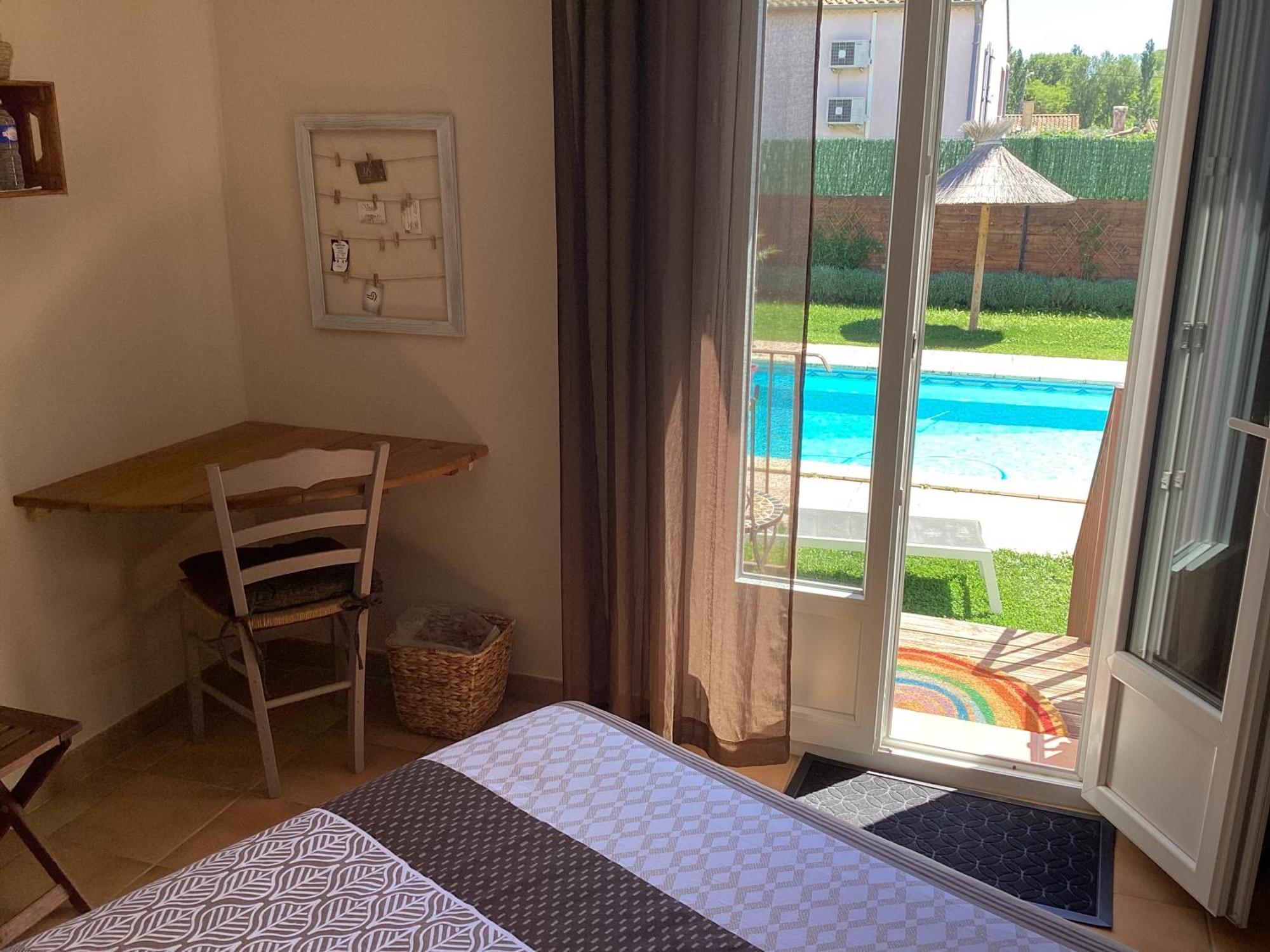 Aramon Les Chambres D'Hotes D'Eloise, Piscine Privee المظهر الخارجي الصورة